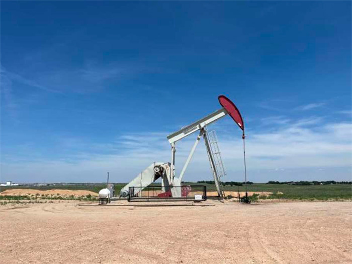 Eiger pumpjack on Kansas operation site